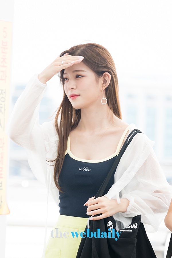 프로미스나인(fromis_9) 이채영, 인천국제공항 출국 현장