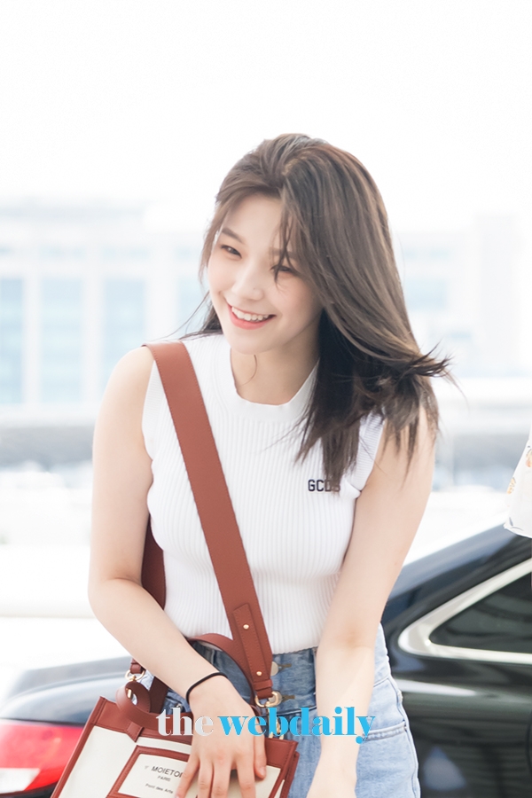 프로미스나인(fromis_9) 백지헌, 인천국제공항 출국 현장