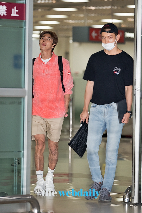동방신기(TVXQ) 유노윤호-최강창민, 김포국제공항 입국 현장