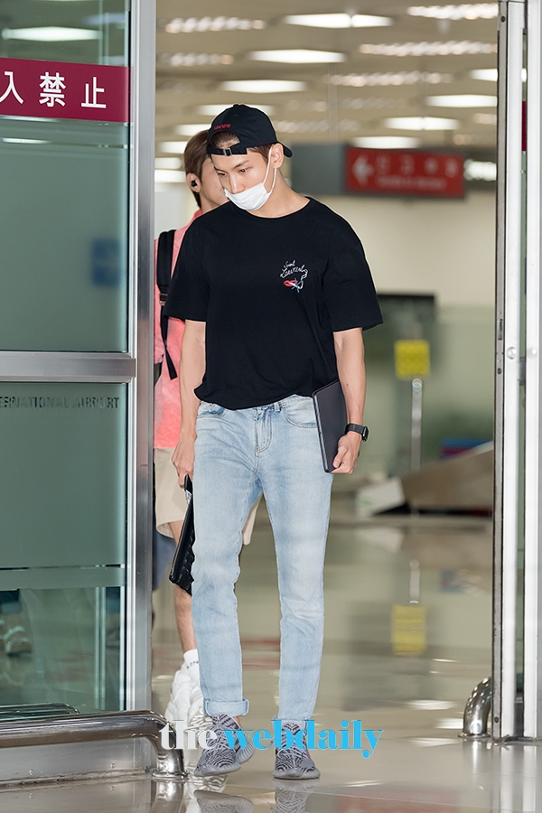 동방신기(TVXQ) 최강창민, 김포국제공항 입국 현장