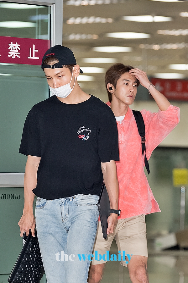 동방신기(TVXQ) 최강창민-유노윤호, 김포국제공항 입국 현장