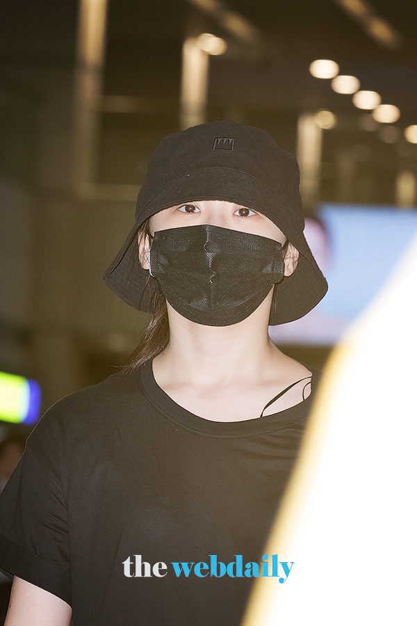아이즈원(IZONE) 이채연, 인천국제공항 출국 현장