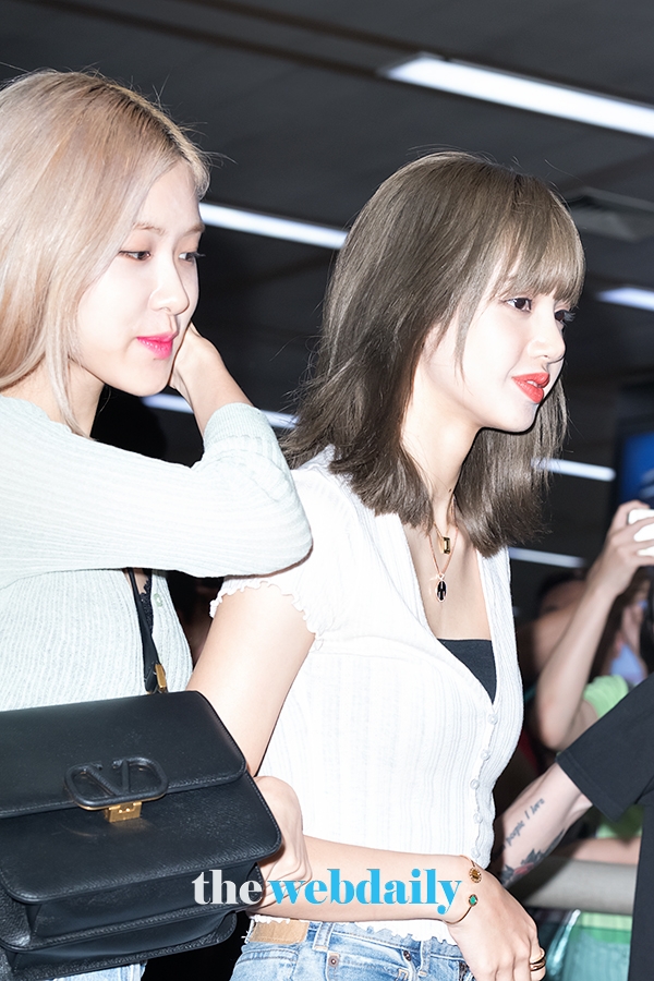 BLACKPINK(블랙핑크) 리사-로제, 김포국제공항 입국 현장