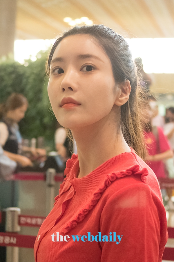 아이즈원(IZONE) 권은비, 김포국제공항 출국 현장