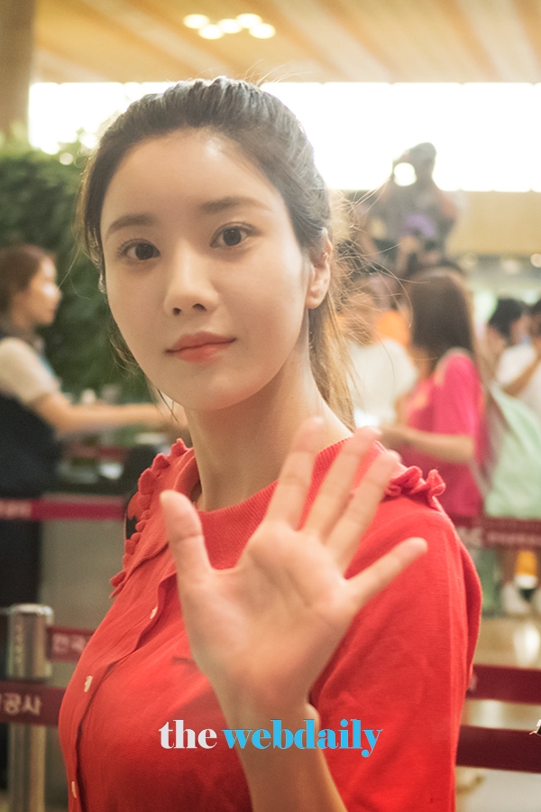 아이즈원(IZONE) 권은비, 김포국제공항 출국 현장