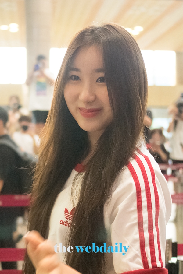 아이즈원(IZONE) 이채연, 김포국제공항 출국 현장