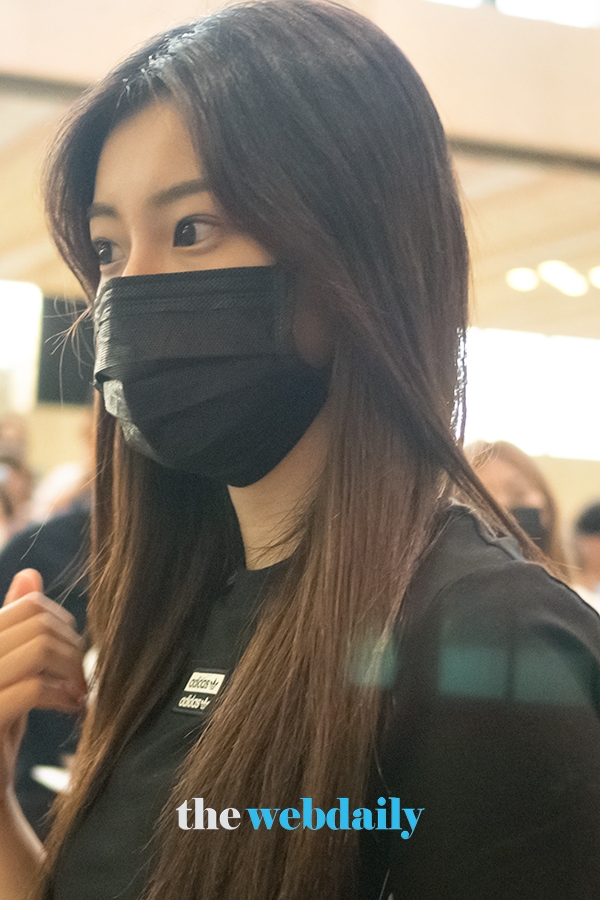 아이즈원(IZONE) 강혜원, 김포국제공항 출국 현장