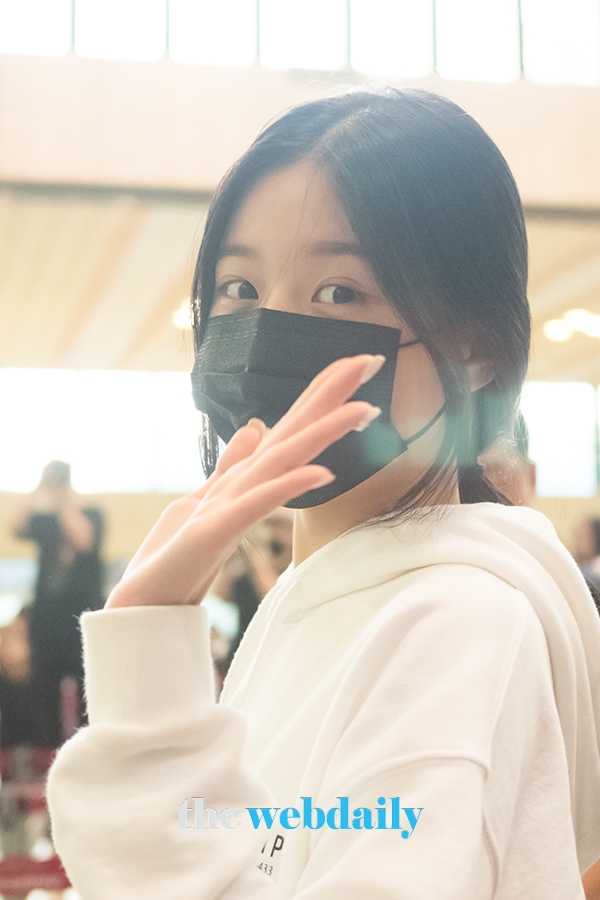 아이즈원(IZONE) 장원영, 김포국제공항 출국 현장