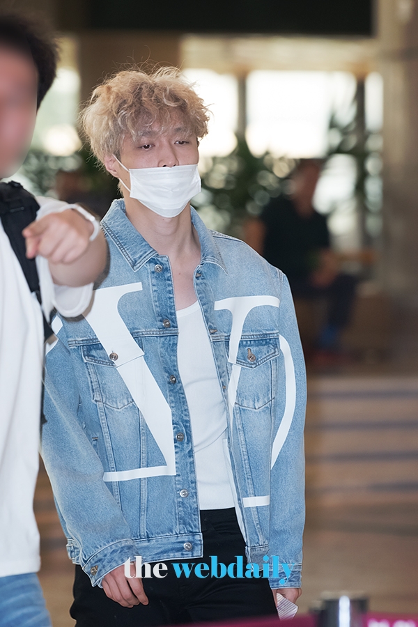 레이, 김포국제공항 출국 현장