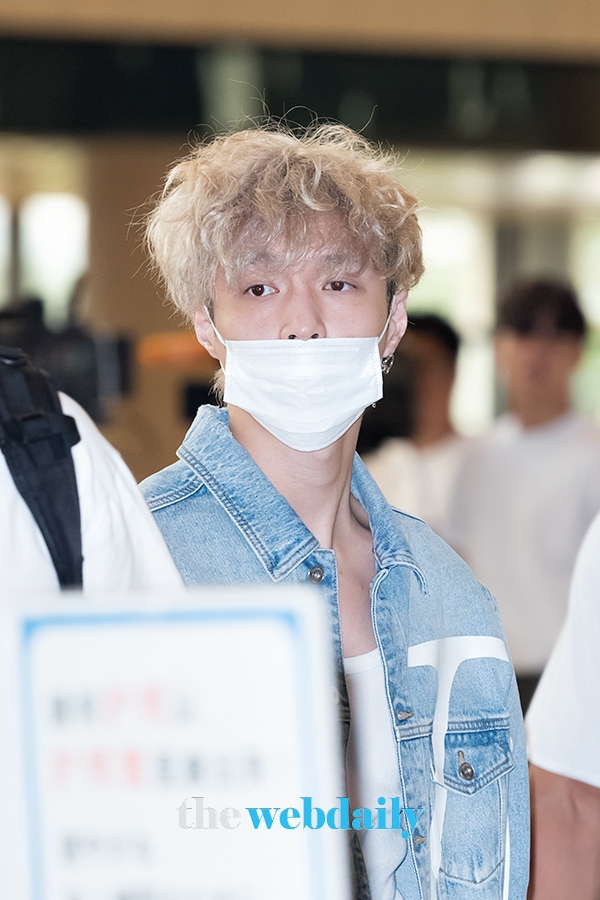 레이, 김포국제공항 출국 현장
