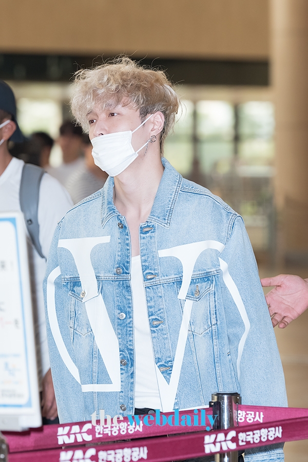 레이, 김포국제공항 출국 현장
