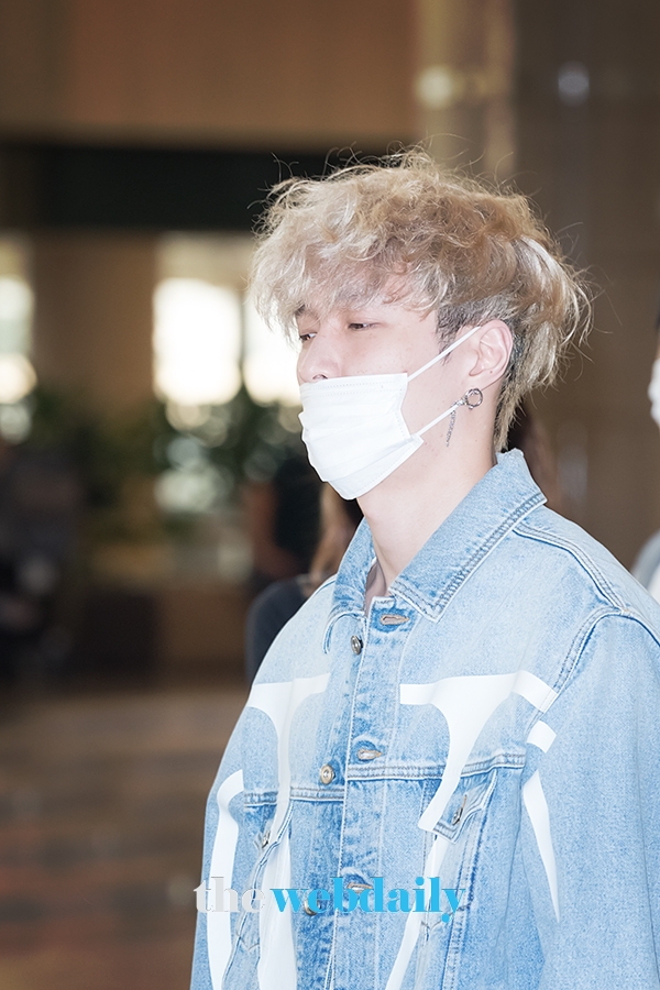 레이, 김포국제공항 출국 현장