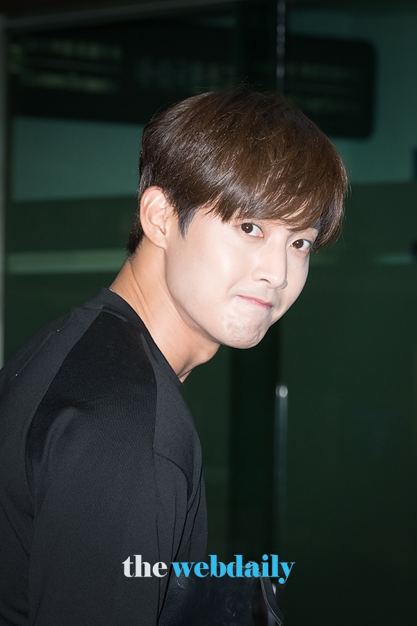 김현중, 김포국제공항 출국 현장