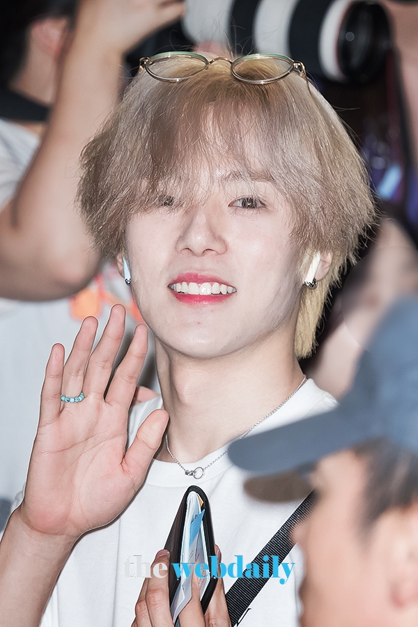 몬스타엑스(MONSTAX) 민혁, 김포국제공항 출국 현장