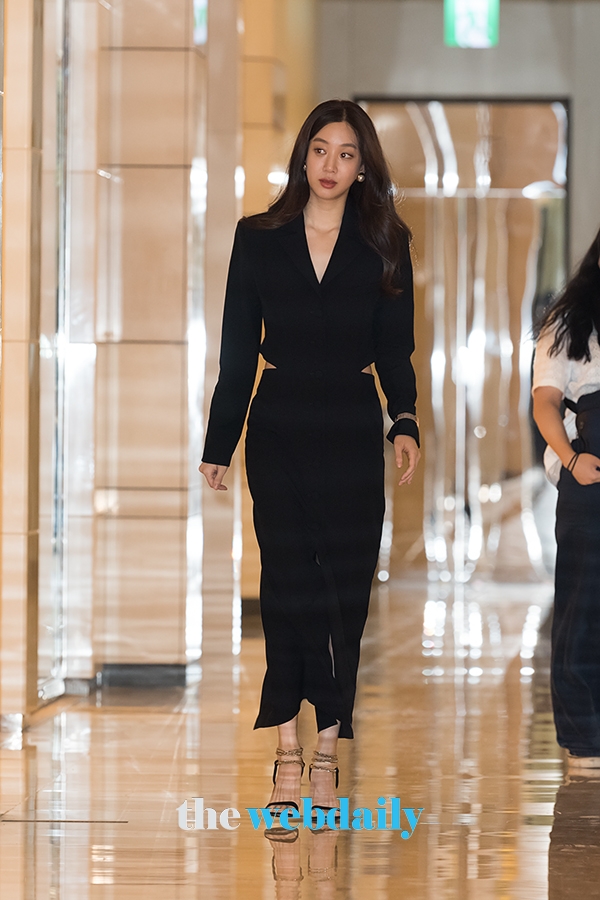 정려원, '데즐링 랑데부 컬렉션' 포토월 행사 현장