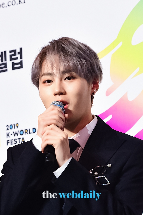 하성운, '2019 소리바다 베스트 케이뮤직 어워즈' 블루카펫 행사