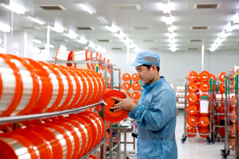 LS전선 광케이블 생산 광케이블 점검 이미지. (사진= LS전선)