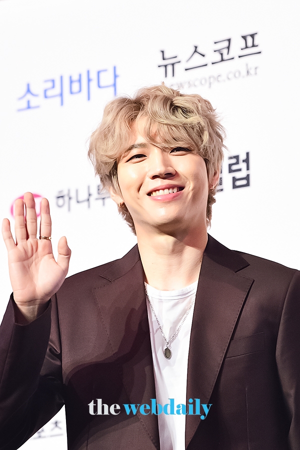 남우현, '2019 소리바다 베스트 케이뮤직 어워즈' 블루카펫 행사