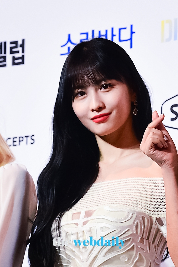 TWICE(트와이스) 모모, '2019 소리바다 베스트 케이뮤직 어워즈' 블루카펫 행사 현장
