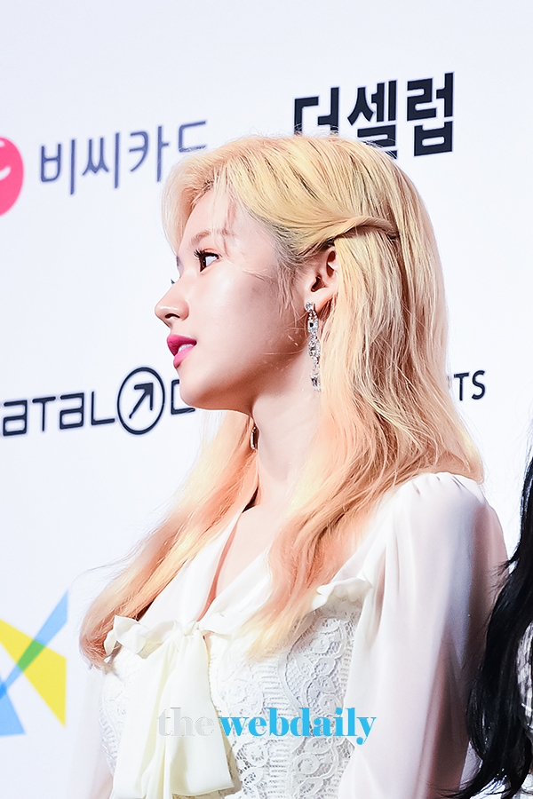 TWICE(트와이스) 사나, '2019 소리바다 베스트 케이뮤직 어워즈' 블루카펫 행사 현장