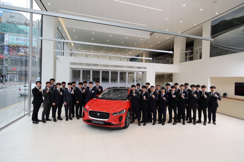 I-PACE 전기차 트레이닝 기념 촬영.(사진=재규어랜드로버코리아)