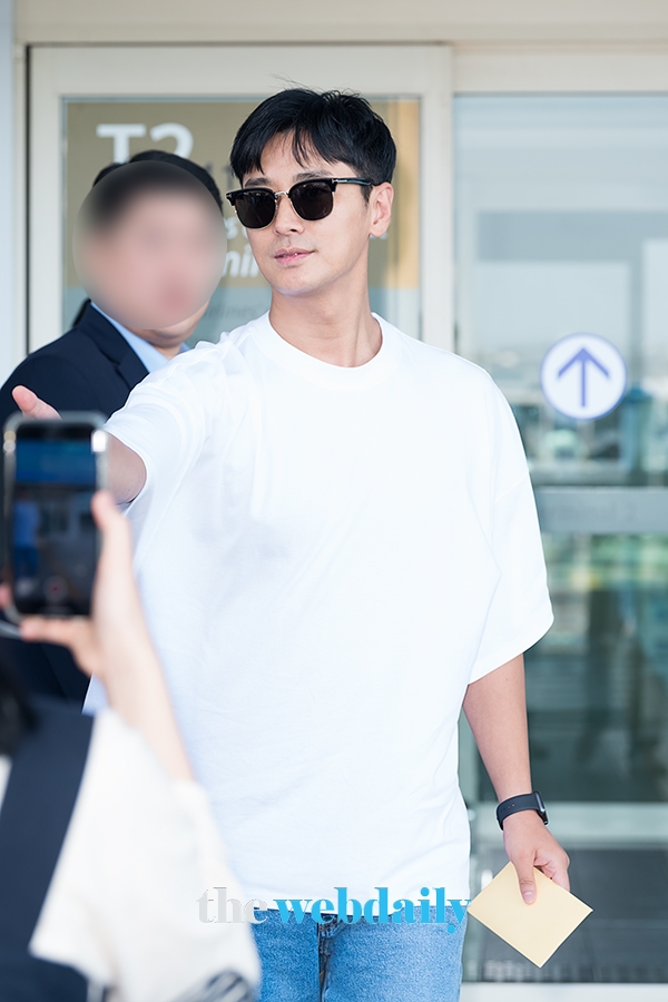 주지훈, 인천국제공항 출국 현장