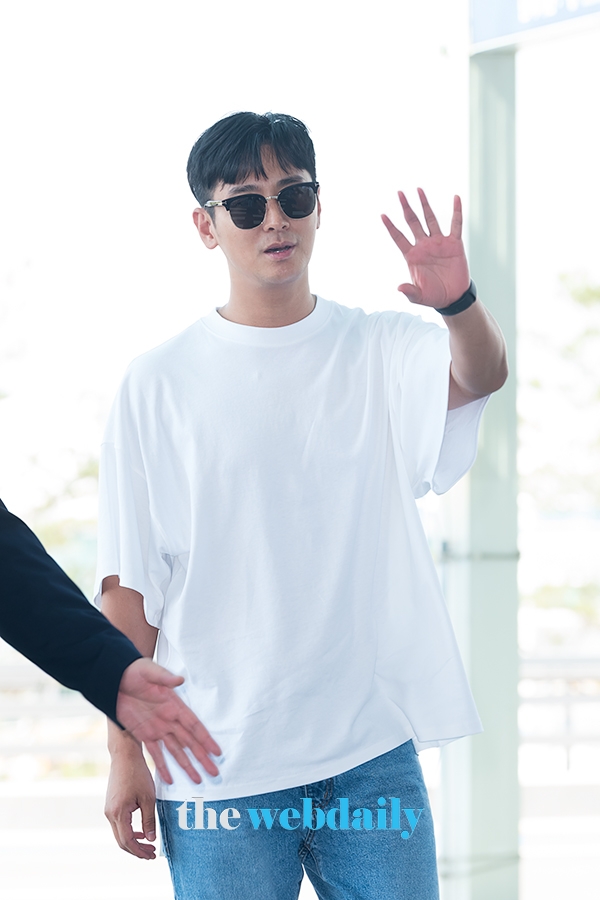 주지훈, 인천국제공항 출국 현장