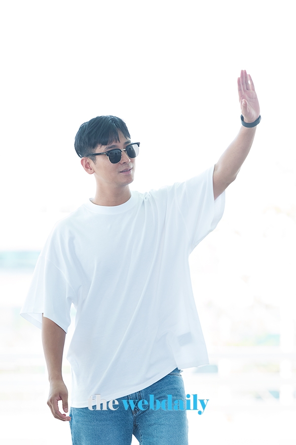 주지훈, 인천국제공항 출국 현장