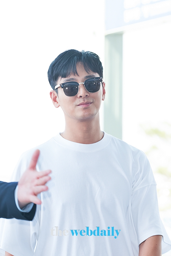 주지훈, 인천국제공항 출국 현장