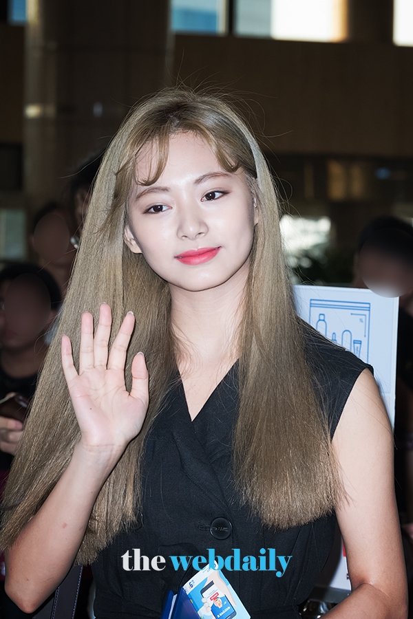 TWICE(트와이스) 쯔위, 김포국제공항 출국 현장