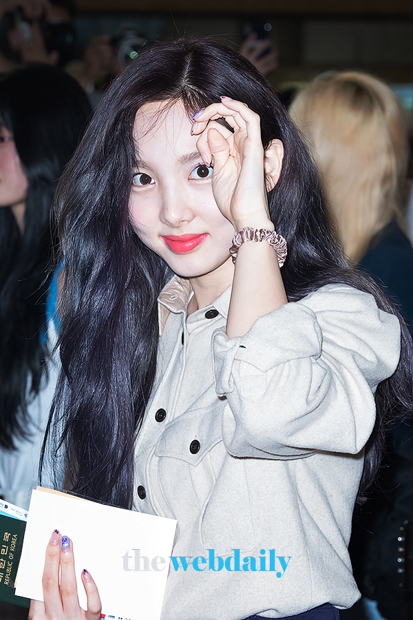 TWICE(트와이스) 나연, 김포국제공항 출국 현장