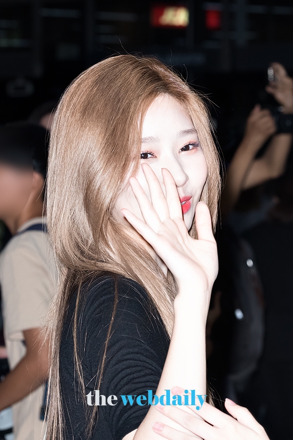 아이즈원(IZONE) 김민주, 김포국제공항 입국 현장