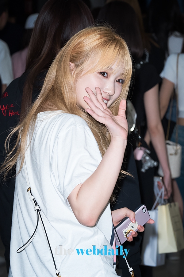 아이즈원(IZONE) 야부키나코, 김포국제공항 입국 현장