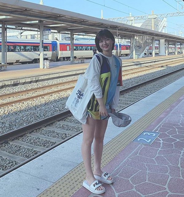 ‘김유정’이 이날 하루 이목을 사로 잡고 있다 / 출처 에스엔에스