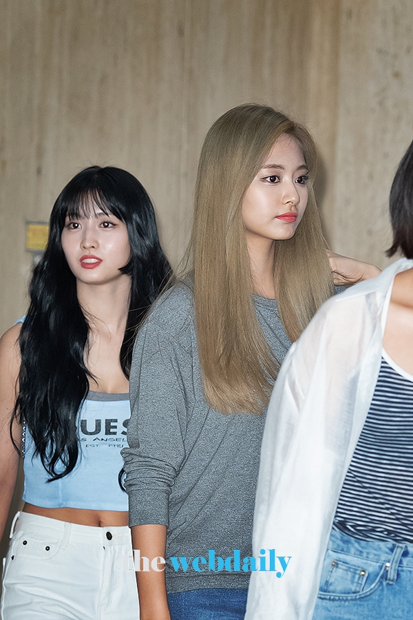 TWICE(트와이스) 모모-쯔위, 김포국제공항 입국 현장