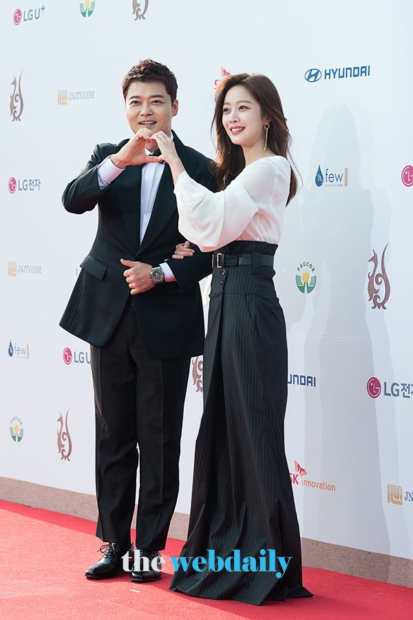 전현무-조보아, 제14회 서울드라마어워즈 레드카펫 행사 현장