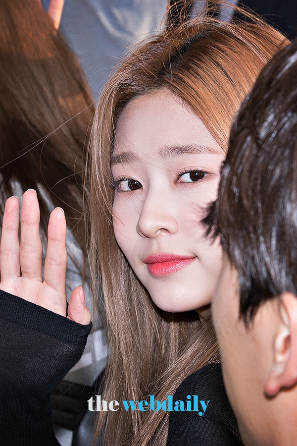 아이즈원(IZONE) 김민주, 인천국제공항 출국 현장