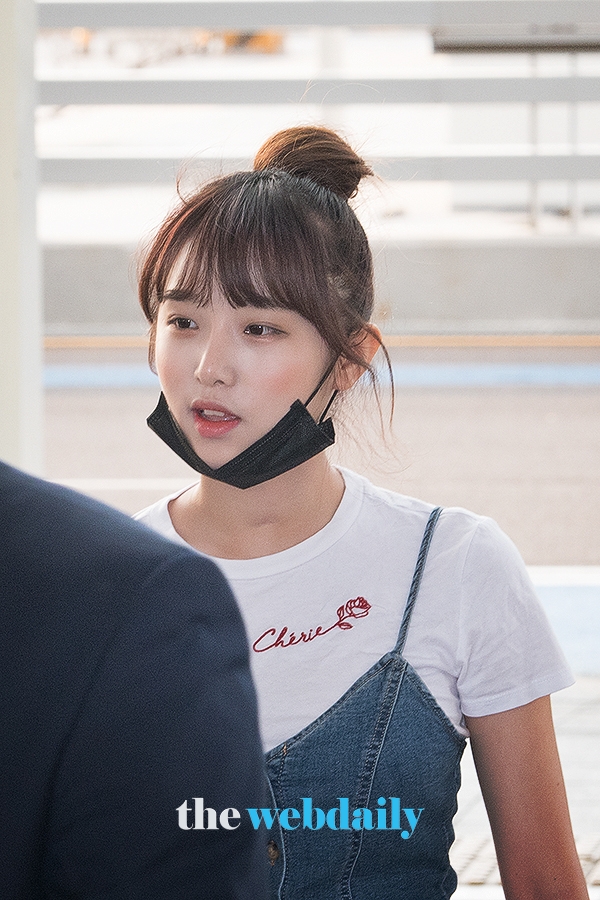 아이즈원(IZONE) 최예나, 인천국제공항 출국 현장