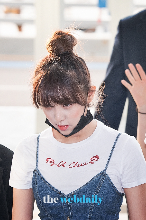 아이즈원(IZONE) 최예나, 인천국제공항 출국 현장