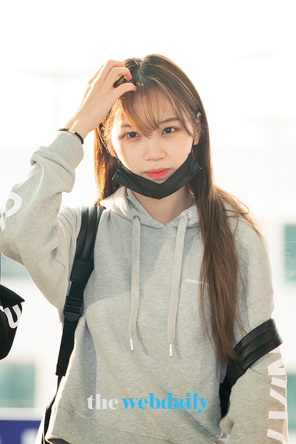 아이즈원(IZONE) 김채원, 인천국제공항 출국 현장