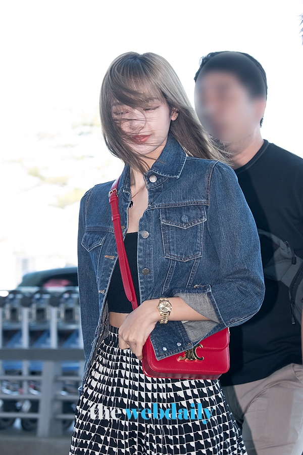 BLACKPINK(블랙핑크) 리사, 인천국제공항 출국 현장