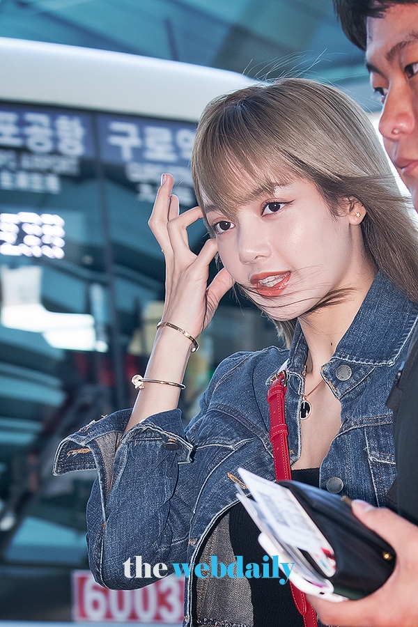 BLACKPINK(블랙핑크) 리사, 인천국제공항 출국 현장