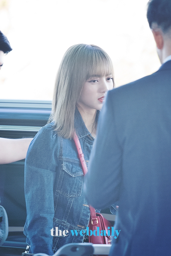 BLACKPINK(블랙핑크) 리사, 인천국제공항 출국 현장