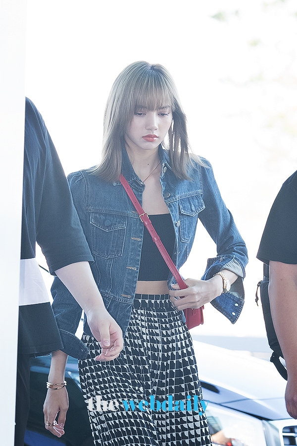 BLACKPINK(블랙핑크) 리사, 인천국제공항 출국 현장