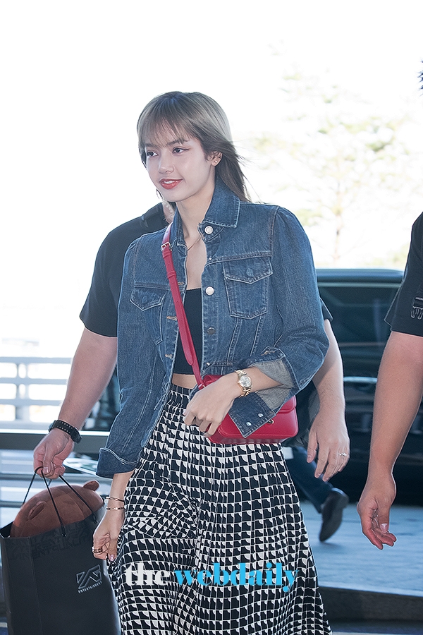 BLACKPINK(블랙핑크) 리사, 인천국제공항 출국 현장