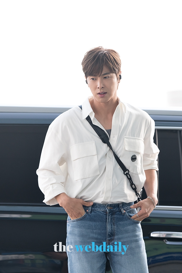동방신기(TVXQ) 유노윤호, 인천국제공항 출국 현장