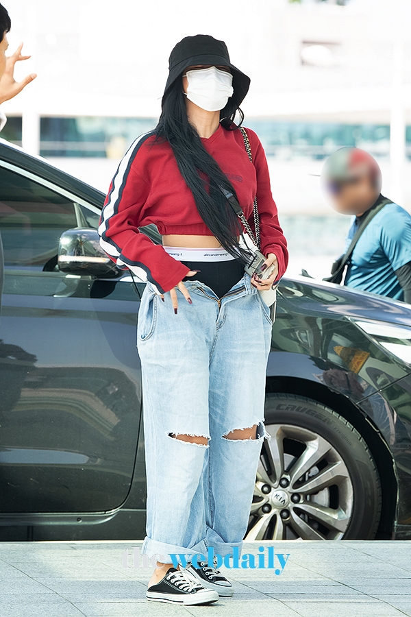마마무(MAMAMOO) 화사, 인천국제공항 출국 현장