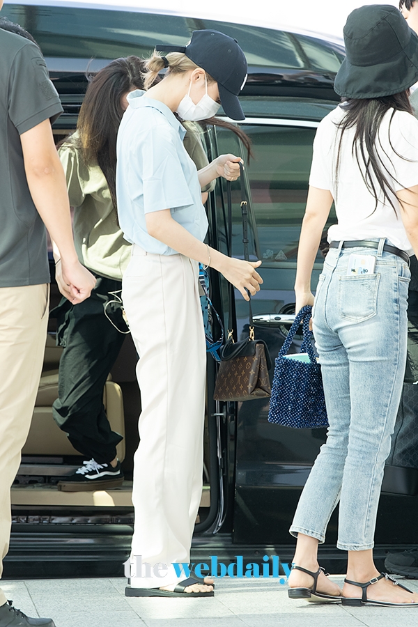 마마무(MAMAMOO) 문별, 인천국제공항 출국 현장