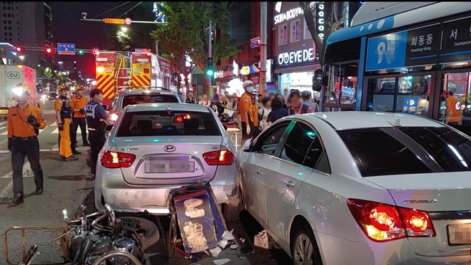 6중추돌사고현장.(사진제공=부산동래소방서)