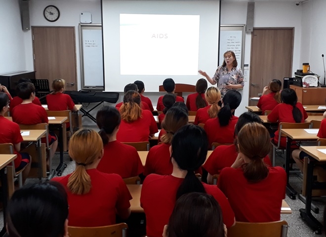 강사가 에이즈예방 교육을 하고 있다.(사진제공=서울소년분류심사원)